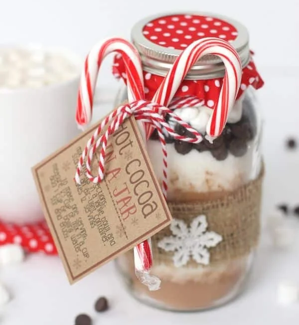christmas crafts - hot cocoa in a jar