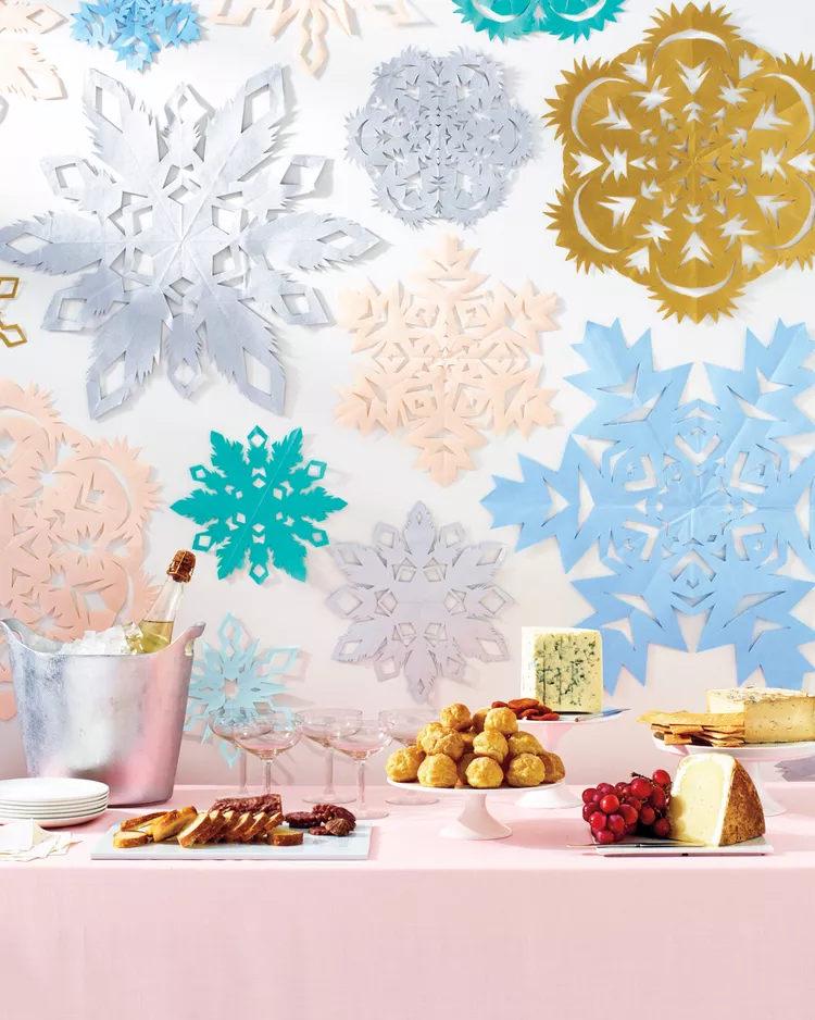 christmas crafts - paper snowflakes