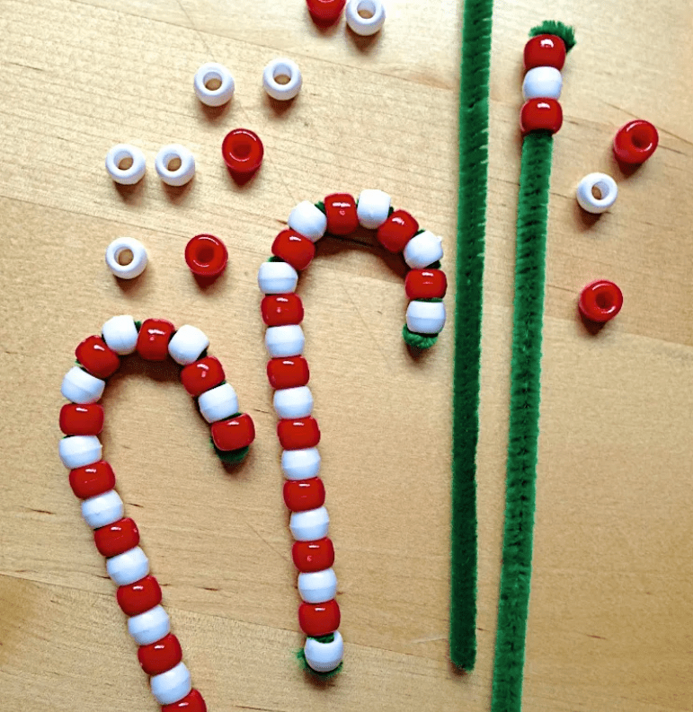chrsitmas crafts - pipe cleaner candy canes