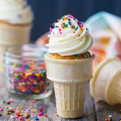 IMG_9763-how-to-make-ice-cream-cone-cupcakes-square